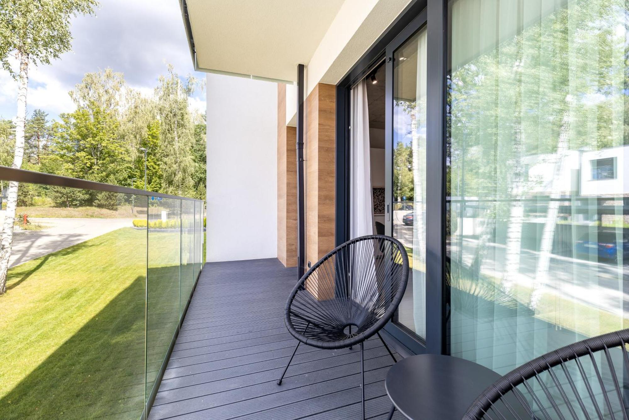 Lakeside Apartment *